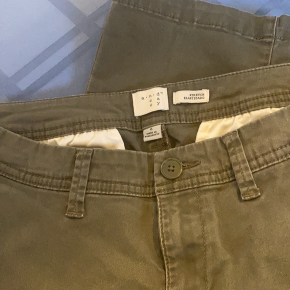 💙2/$15 or 3/$20 - green pants - Picture 2 of 2